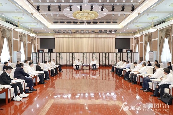 Youth Entrepreneur Delegation Visits Xinjiang Hong Wansheng, President of Nuclear Five Valves Group, Attends Exchange