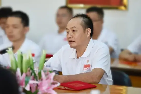 党员发言场景